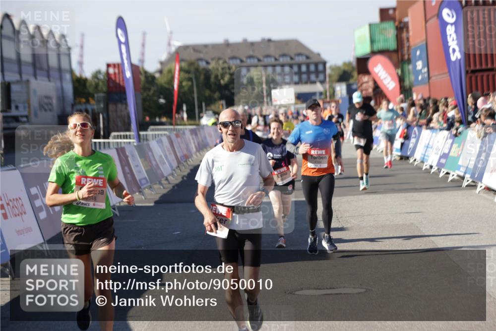03.10.2025 - Köhlbrandbrückenlauf Jannik Wohlers http://msf.ph/oto/9050010 03.10.2025 13:07:59 Ziel 4184, 4310, 4357, 4382, 4395, 4639, 5959, 5993, 6022, 6120, 6163, 6244, 6285, 6348, 6409, 6651, 6696 meine-sportfotos.de