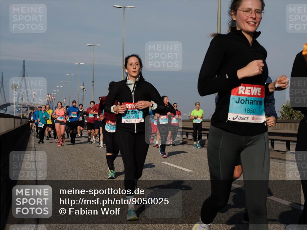 03.10.2025 - Köhlbrandbrückenlauf Fabian Wolf http://msf.ph/oto/9050025 03.10.2025 10:01:12 Position 3 1614, 2124, 1850 meine-sportfotos.de