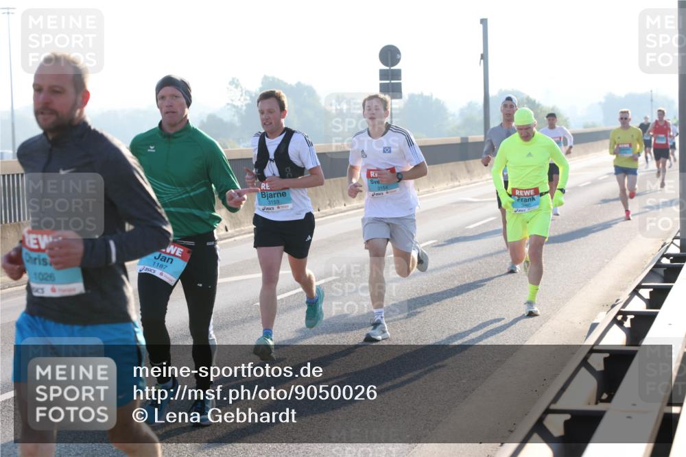 03.10.2025 - Köhlbrandbrückenlauf Lena Gebhardt http://msf.ph/oto/9050026 03.10.2025 09:13:35 Position 1 1026, 1187, 3153, 3154 meine-sportfotos.de