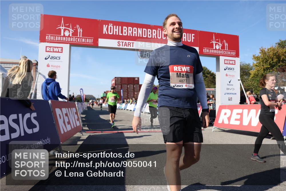 03.10.2025 - Köhlbrandbrückenlauf Lena Gebhardt http://msf.ph/oto/9050041 03.10.2025 13:05:22 Ziel 4272, 4344, 4390, 4496, 4584, 4877, 5637, 5969, 6041, 6044, 6081 meine-sportfotos.de