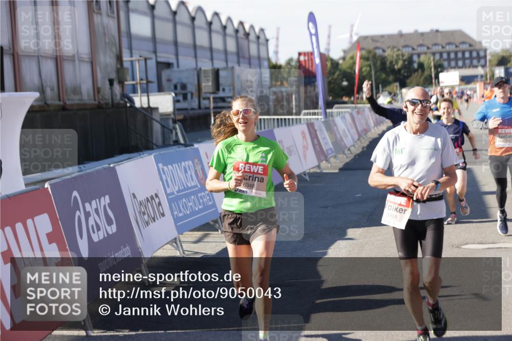 03.10.2025 - Köhlbrandbrückenlauf Jannik Wohlers http://msf.ph/oto/9050043 03.10.2025 13:07:59 Ziel 4184, 4310, 4357, 4382, 4395, 4639, 5959, 5993, 6022, 6120, 6163, 6244, 6285, 6348, 6409, 6651, 6696 meine-sportfotos.de