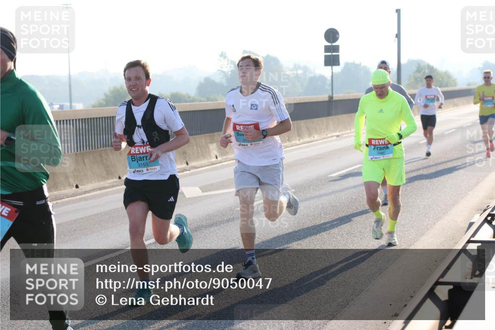 03.10.2025 - Köhlbrandbrückenlauf Lena Gebhardt http://msf.ph/oto/9050047 03.10.2025 09:13:35 Position 1 3153, 31, 3460 meine-sportfotos.de