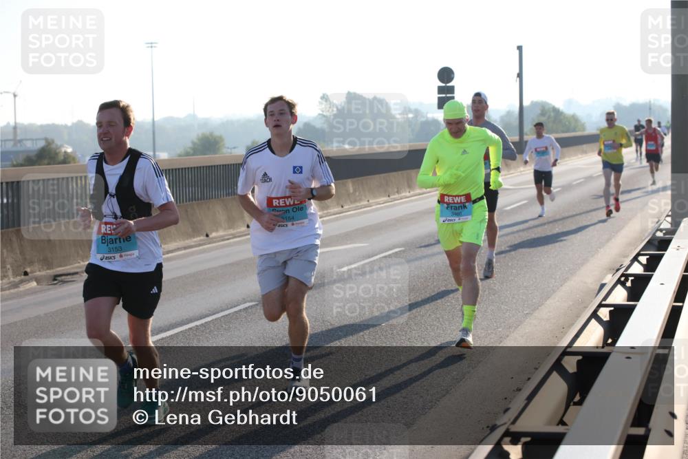 03.10.2025 - Köhlbrandbrückenlauf Lena Gebhardt http://msf.ph/oto/9050061 03.10.2025 09:13:36 Position 1 3153, 3154, 3460 meine-sportfotos.de