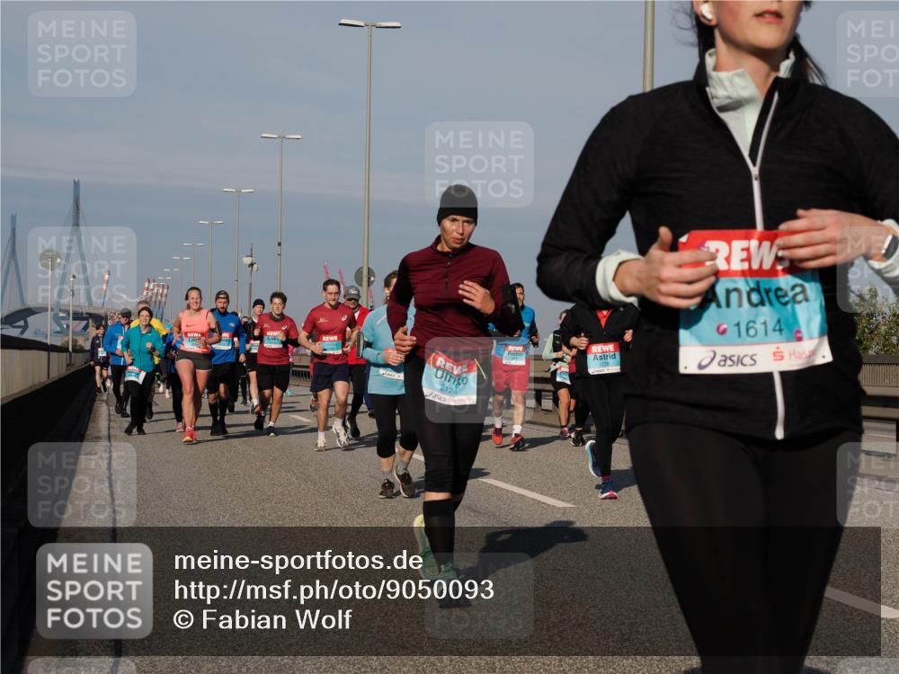 03.10.2025 - Köhlbrandbrückenlauf Fabian Wolf http://msf.ph/oto/9050093 03.10.2025 10:01:14 Position 3 2124, 1778, 1614 meine-sportfotos.de