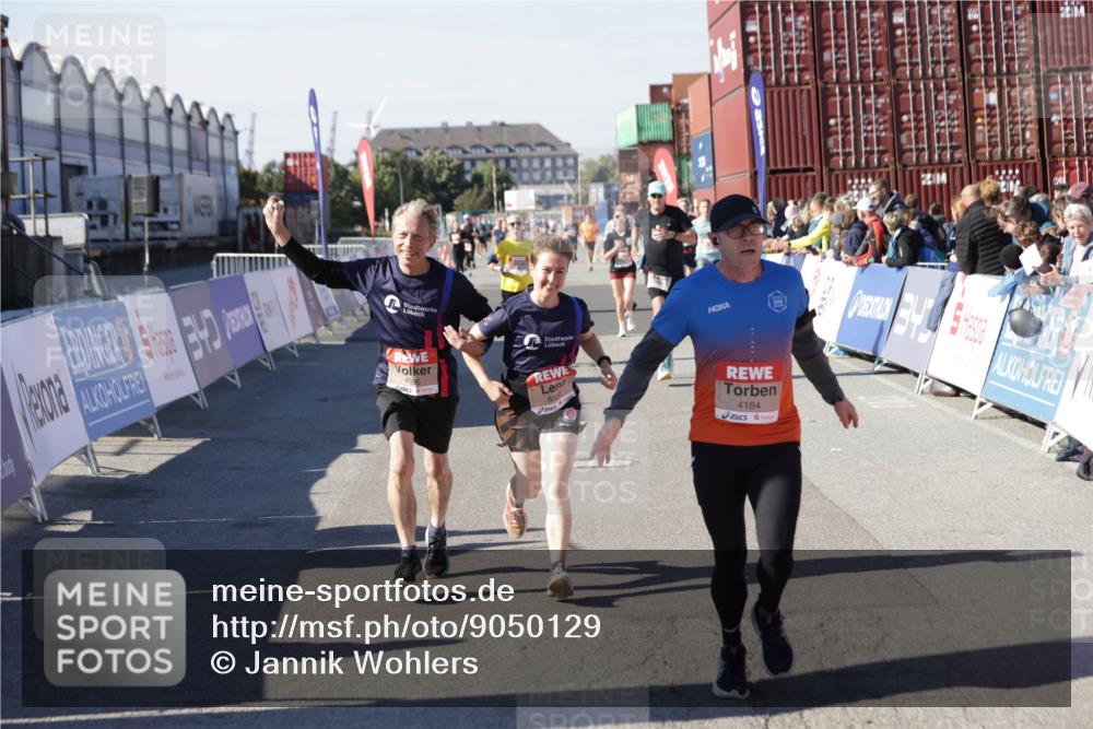 03.10.2025 - Köhlbrandbrückenlauf Jannik Wohlers http://msf.ph/oto/9050129 03.10.2025 13:08:01 Ziel 4107, 4184, 4310, 4357, 4395, 4639, 5959, 5993, 6022, 6120, 6163, 6244, 6348, 6409, 6635, 6651, 6696, 6752 meine-sportfotos.de