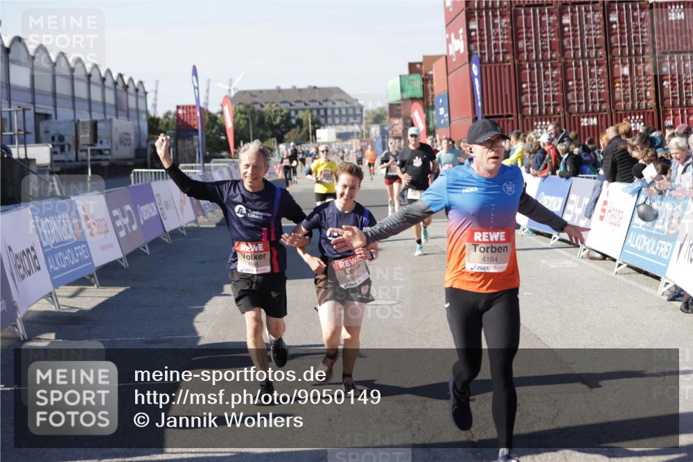 03.10.2025 - Köhlbrandbrückenlauf Jannik Wohlers http://msf.ph/oto/9050149 03.10.2025 13:08:01 Ziel 4107, 4184, 4310, 4357, 4395, 4639, 5959, 5993, 6022, 6120, 6163, 6244, 6348, 6409, 6635, 6651, 6696, 6752 meine-sportfotos.de