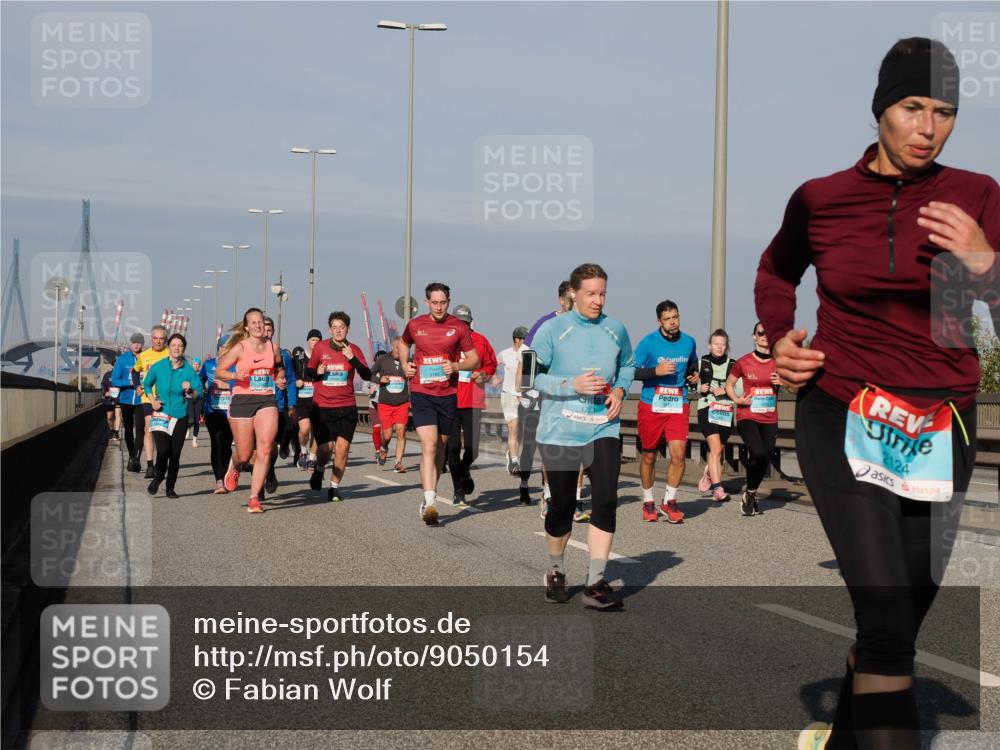 03.10.2025 - Köhlbrandbrückenlauf Fabian Wolf http://msf.ph/oto/9050154 03.10.2025 10:01:15 Position 3 2124 meine-sportfotos.de