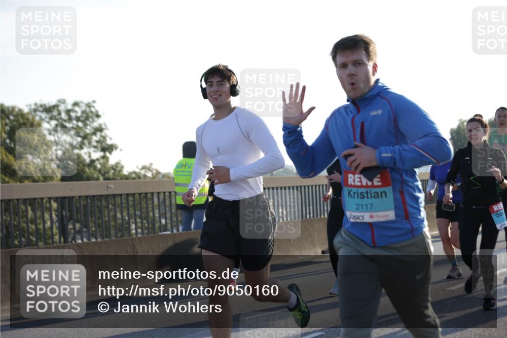 03.10.2025 - Köhlbrandbrückenlauf Jannik Wohlers http://msf.ph/oto/9050160 03.10.2025 09:18:39 Position 3 2117 meine-sportfotos.de