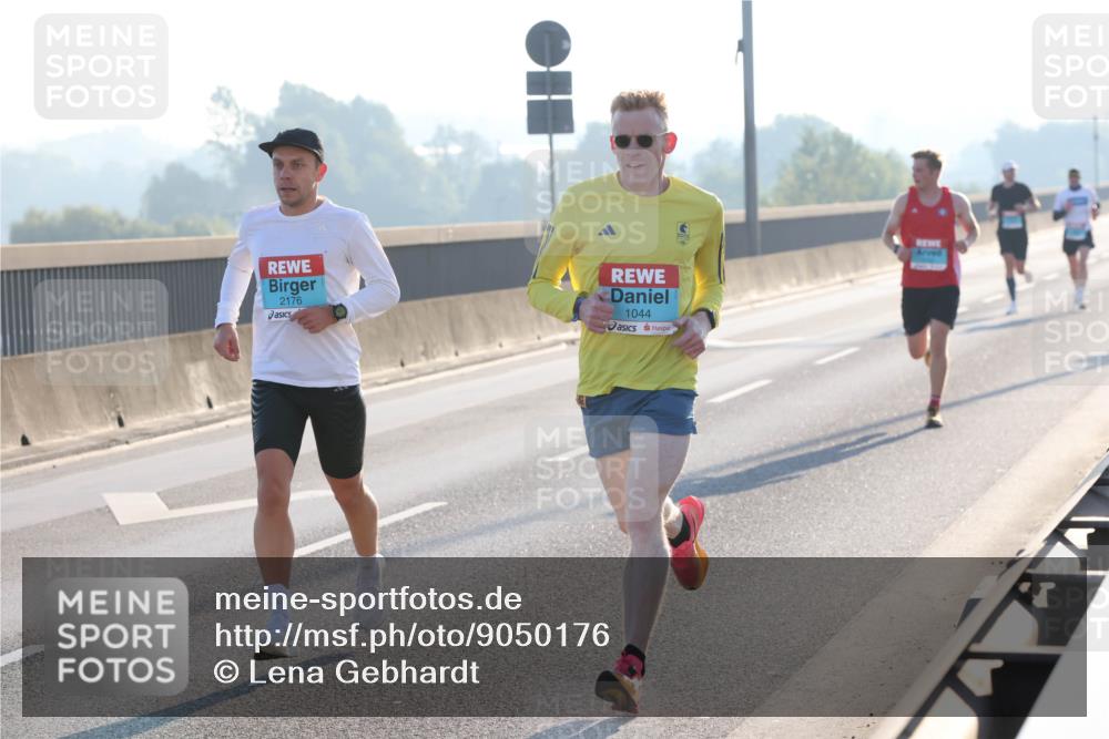 03.10.2025 - Köhlbrandbrückenlauf Lena Gebhardt http://msf.ph/oto/9050176 03.10.2025 09:13:39 Position 1 2176, 1044 meine-sportfotos.de