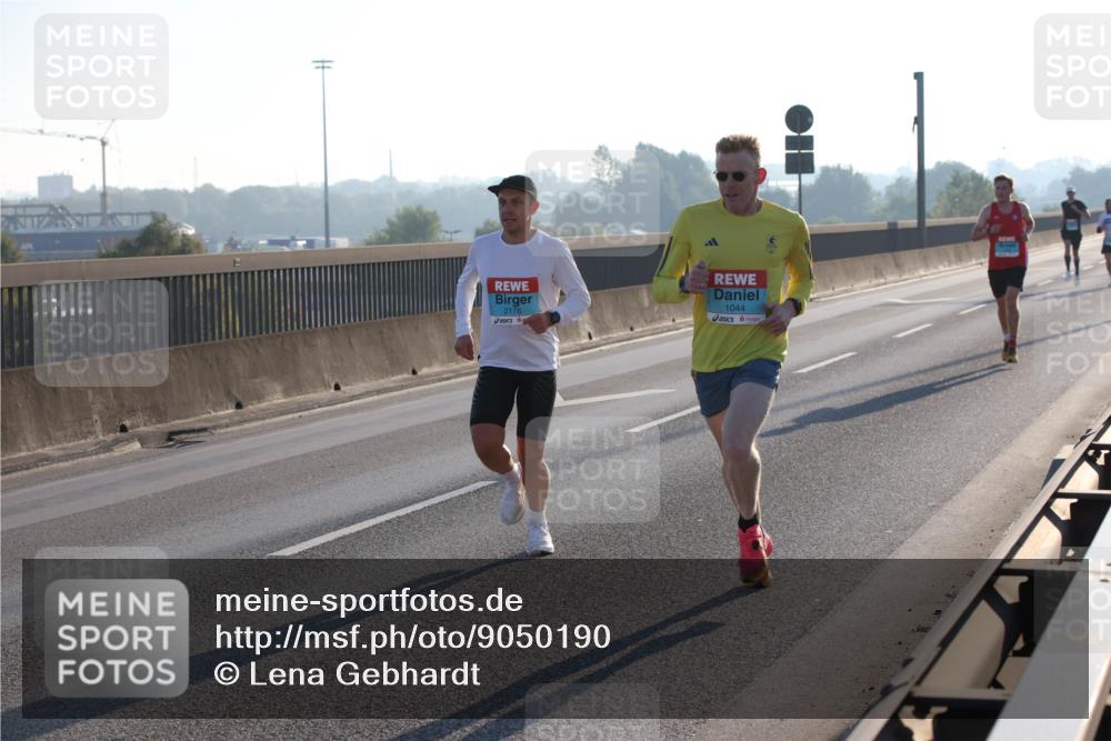 03.10.2025 - Köhlbrandbrückenlauf Lena Gebhardt http://msf.ph/oto/9050190 03.10.2025 09:13:40 Position 1 2176, 1044 meine-sportfotos.de