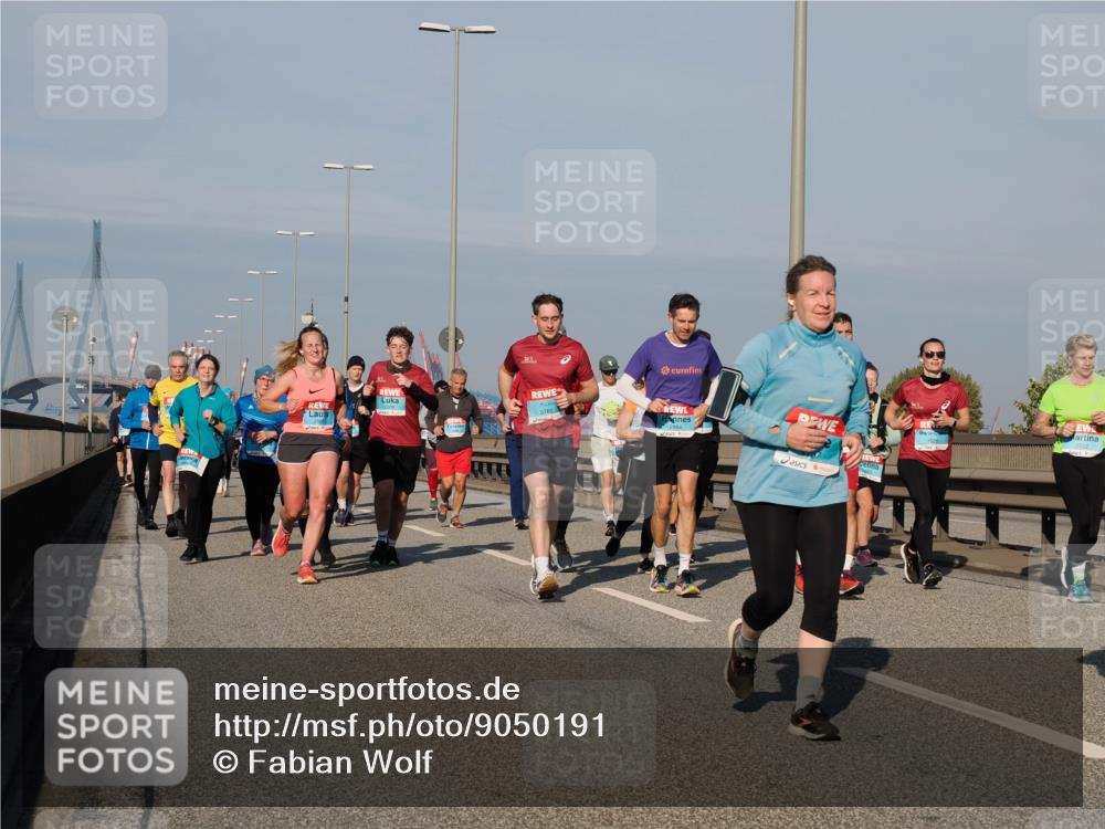 03.10.2025 - Köhlbrandbrückenlauf Fabian Wolf http://msf.ph/oto/9050191 03.10.2025 10:01:16 Position 3 2867, 2984 meine-sportfotos.de