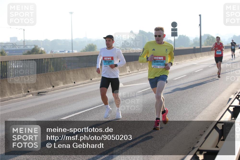 03.10.2025 - Köhlbrandbrückenlauf Lena Gebhardt http://msf.ph/oto/9050203 03.10.2025 09:13:40 Position 1 2176, 1044 meine-sportfotos.de