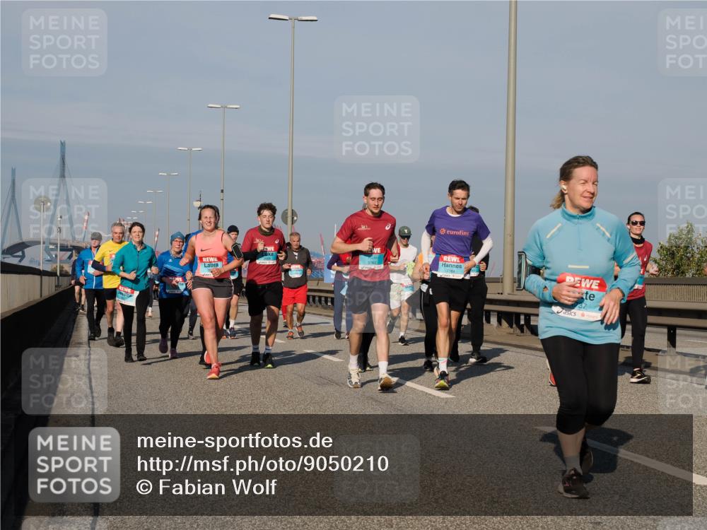 03.10.2025 - Köhlbrandbrückenlauf Fabian Wolf http://msf.ph/oto/9050210 03.10.2025 10:01:16 Position 3 3762, 37 meine-sportfotos.de