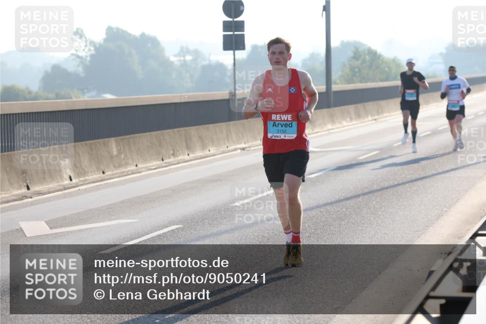 03.10.2025 - Köhlbrandbrückenlauf Lena Gebhardt http://msf.ph/oto/9050241 03.10.2025 09:13:42 Position 1 3152 meine-sportfotos.de