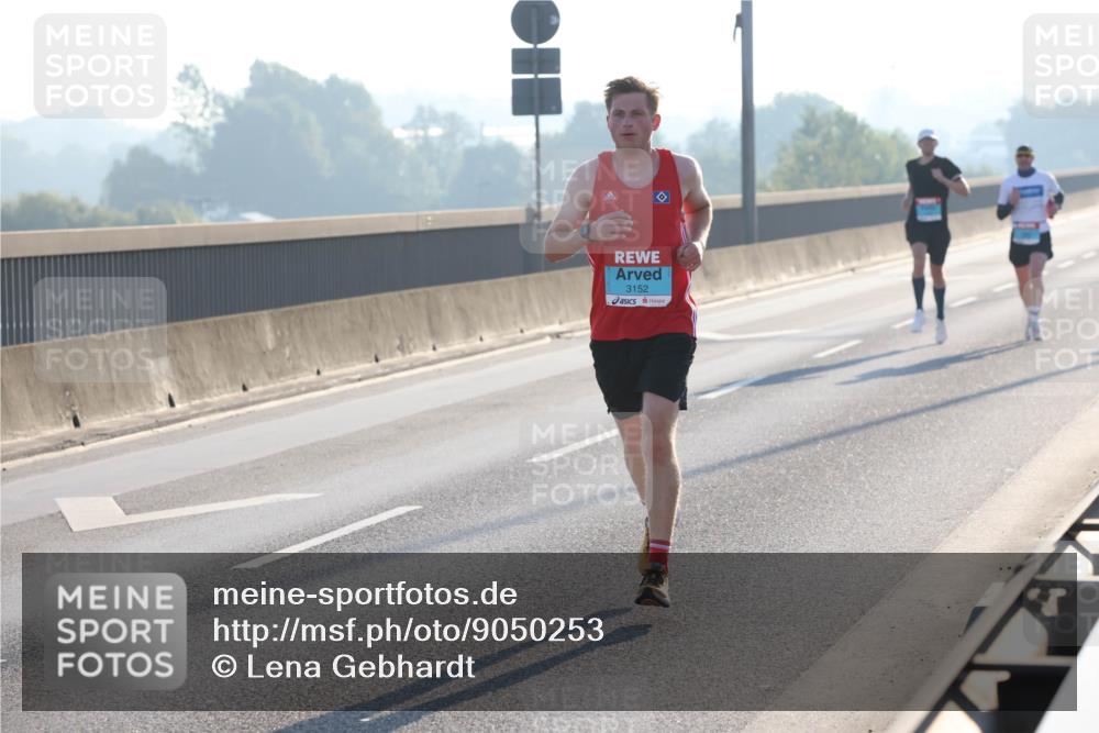 03.10.2025 - Köhlbrandbrückenlauf Lena Gebhardt http://msf.ph/oto/9050253 03.10.2025 09:13:42 Position 1 3152 meine-sportfotos.de