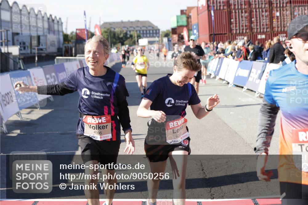 03.10.2025 - Köhlbrandbrückenlauf Jannik Wohlers http://msf.ph/oto/9050256 03.10.2025 13:08:03 Ziel 4107, 4184, 4357, 4395, 4639, 5959, 6022, 6163, 6244, 6348, 6409, 6635, 6696, 6752, 6774 meine-sportfotos.de