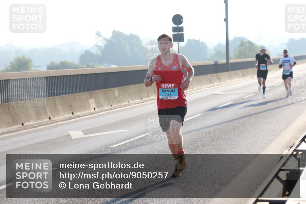 03.10.2025 - Köhlbrandbrückenlauf Lena Gebhardt http://msf.ph/oto/9050257 03.10.2025 09:13:42 Position 1 3152 meine-sportfotos.de