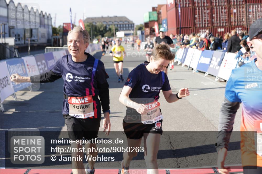 03.10.2025 - Köhlbrandbrückenlauf Jannik Wohlers http://msf.ph/oto/9050263 03.10.2025 13:08:03 Ziel 4107, 4184, 4357, 4395, 4639, 5959, 6022, 6163, 6244, 6348, 6409, 6635, 6696, 6752, 6774 meine-sportfotos.de