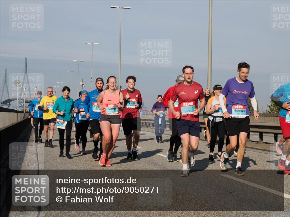 03.10.2025 - Köhlbrandbrückenlauf Fabian Wolf http://msf.ph/oto/9050271 03.10.2025 10:01:18 Position 3 1859, 2010, 3762, 2984 meine-sportfotos.de