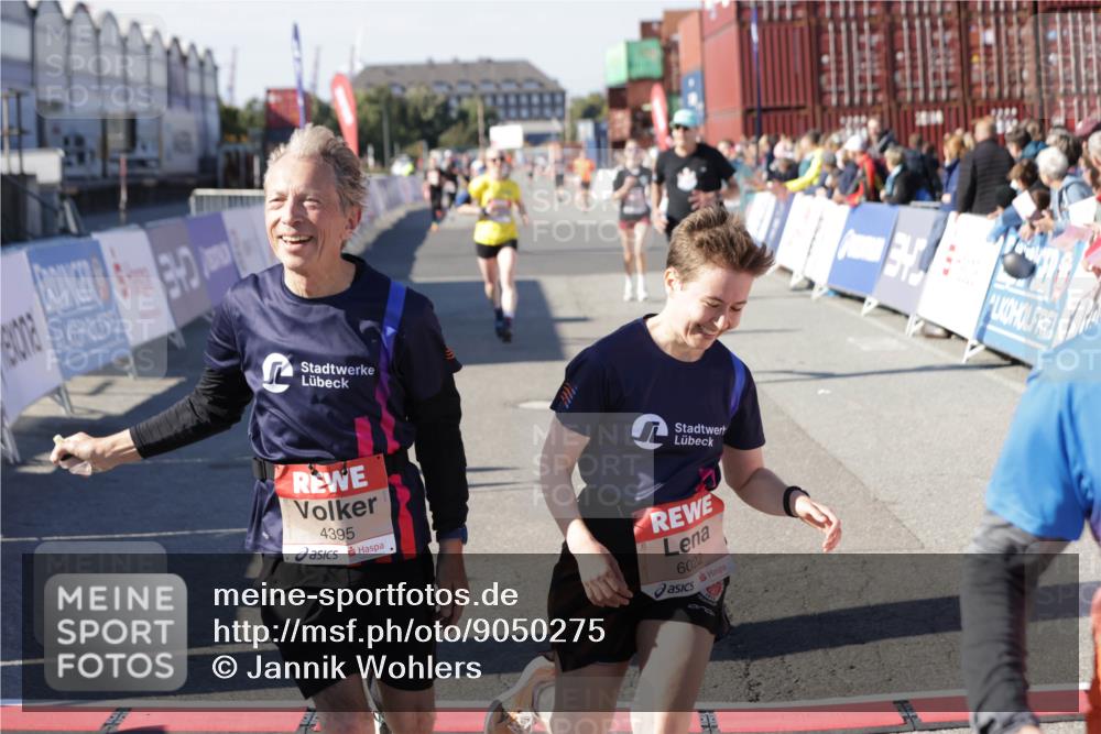 03.10.2025 - Köhlbrandbrückenlauf Jannik Wohlers http://msf.ph/oto/9050275 03.10.2025 13:08:03 Ziel 4107, 4184, 4357, 4395, 4639, 5959, 6022, 6163, 6244, 6348, 6409, 6635, 6696, 6752, 6774 meine-sportfotos.de