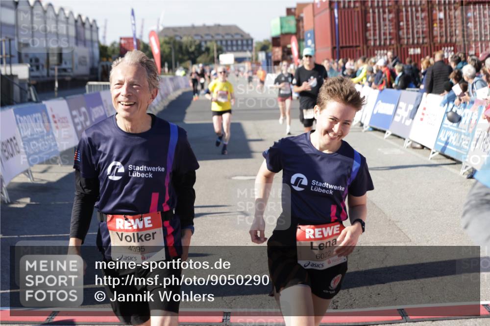 03.10.2025 - Köhlbrandbrückenlauf Jannik Wohlers http://msf.ph/oto/9050290 03.10.2025 13:08:03 Ziel 4107, 4184, 4357, 4395, 4639, 5959, 6022, 6163, 6244, 6348, 6409, 6635, 6696, 6752, 6774 meine-sportfotos.de