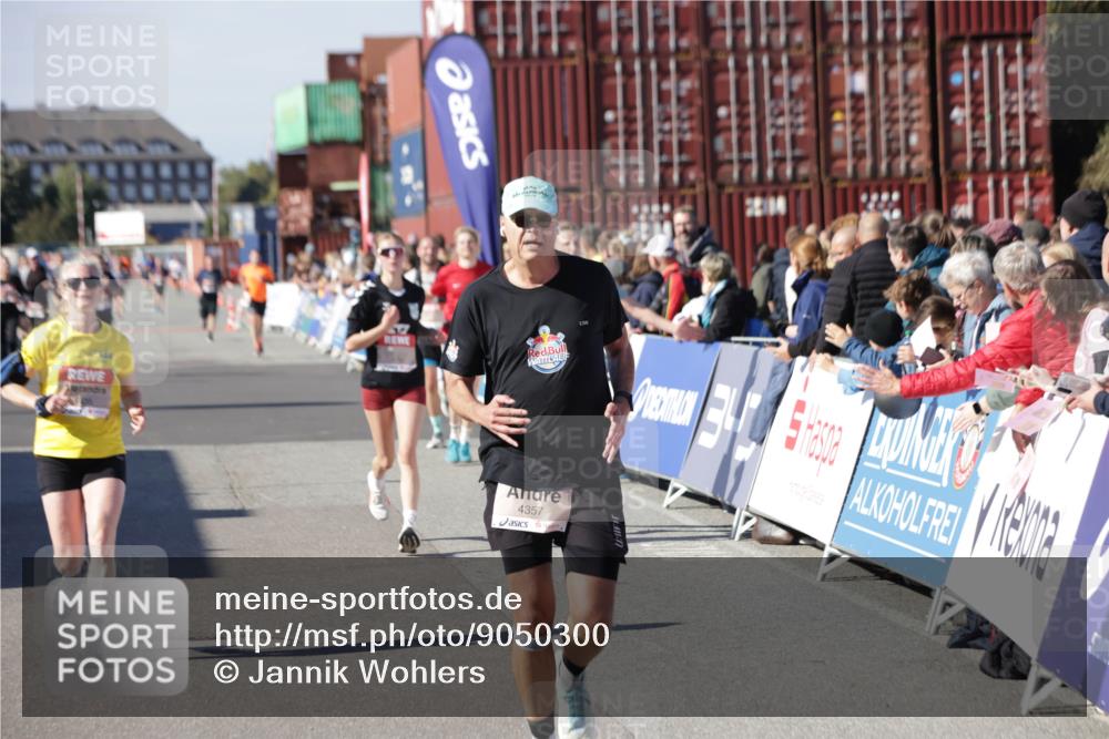 03.10.2025 - Köhlbrandbrückenlauf Jannik Wohlers http://msf.ph/oto/9050300 03.10.2025 13:08:04 Ziel 4107, 4184, 4357, 4395, 4639, 5959, 6022, 6163, 6244, 6348, 6409, 6635, 6752, 6774, 6824 meine-sportfotos.de