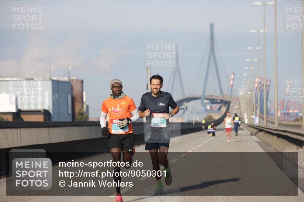 03.10.2025 - Köhlbrandbrückenlauf Jannik Wohlers http://msf.ph/oto/9050301 03.10.2025 09:35:52 Position 3 3760 meine-sportfotos.de