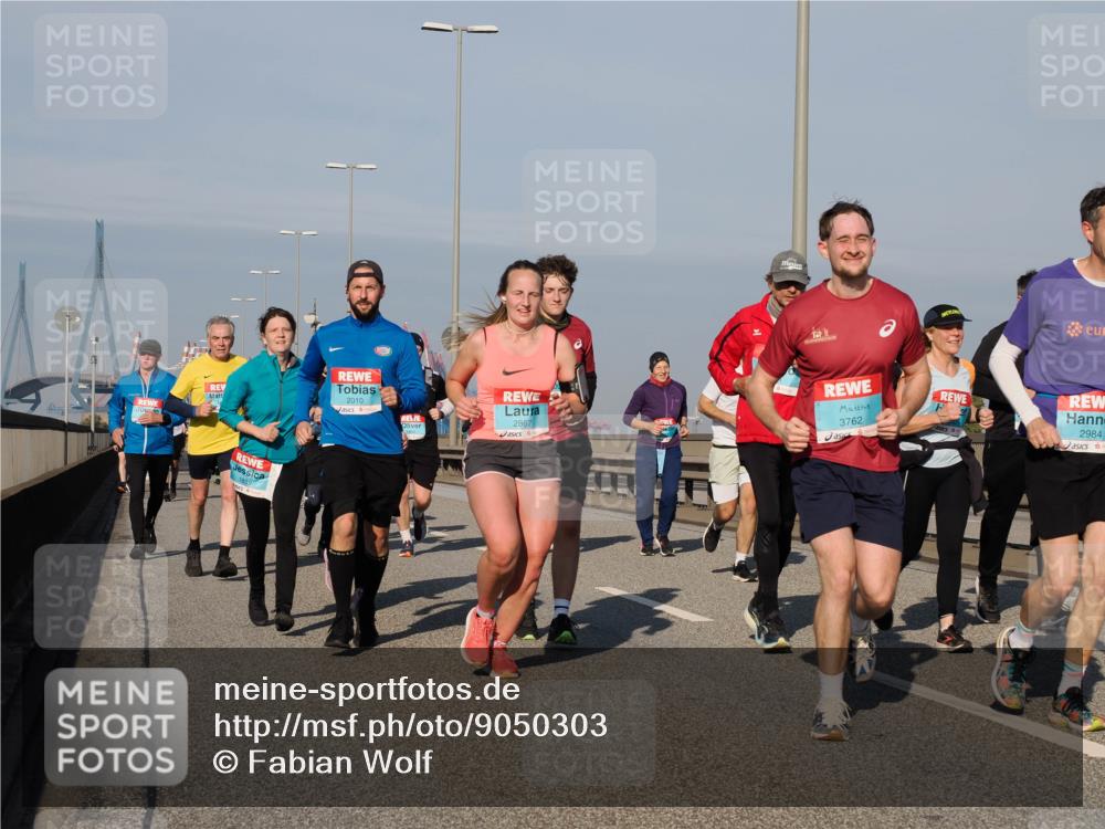 03.10.2025 - Köhlbrandbrückenlauf Fabian Wolf http://msf.ph/oto/9050303 03.10.2025 10:01:19 Position 3 1859, 3762, 2984, 2010, 2867 meine-sportfotos.de