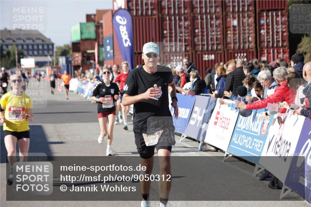 03.10.2025 - Köhlbrandbrückenlauf Jannik Wohlers http://msf.ph/oto/9050312 03.10.2025 13:08:04 Ziel 4107, 4184, 4357, 4395, 4639, 5959, 6022, 6163, 6244, 6348, 6409, 6635, 6752, 6774, 6824 meine-sportfotos.de