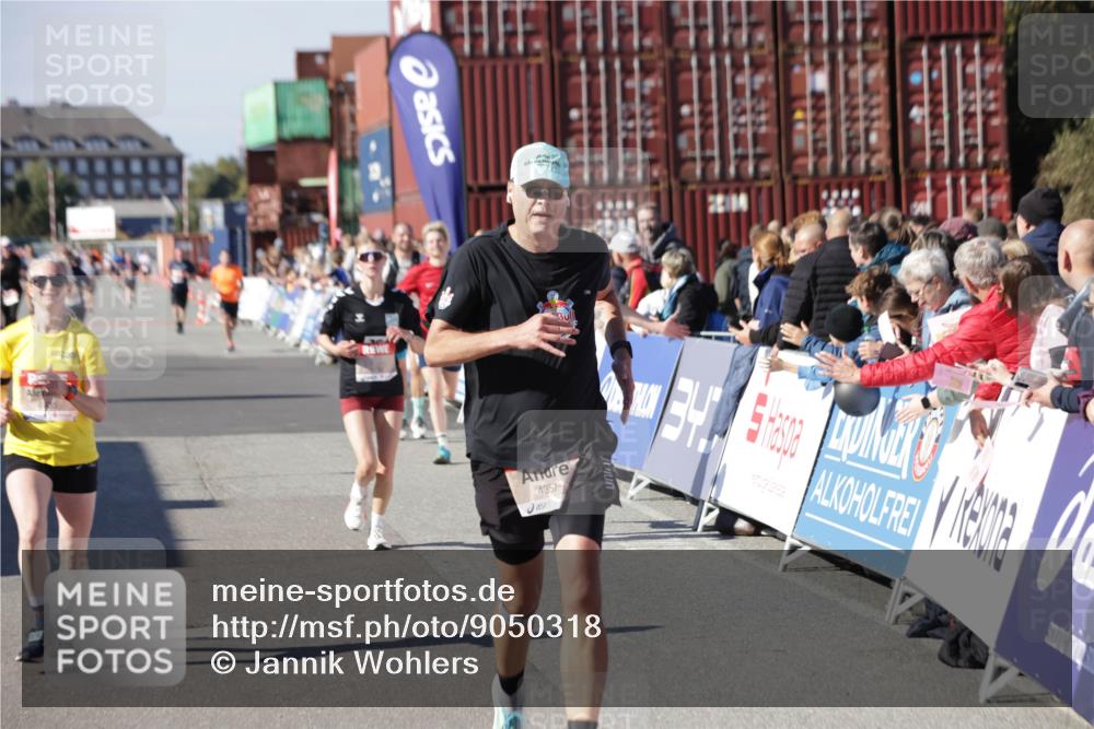03.10.2025 - Köhlbrandbrückenlauf Jannik Wohlers http://msf.ph/oto/9050318 03.10.2025 13:08:04 Ziel 4107, 4184, 4357, 4395, 4639, 5959, 6022, 6163, 6244, 6348, 6409, 6635, 6752, 6774, 6824 meine-sportfotos.de