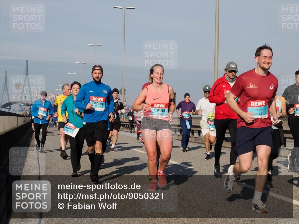 03.10.2025 - Köhlbrandbrückenlauf Fabian Wolf http://msf.ph/oto/9050321 03.10.2025 10:01:19 Position 3 1859, 2010, 2867, 3762 meine-sportfotos.de