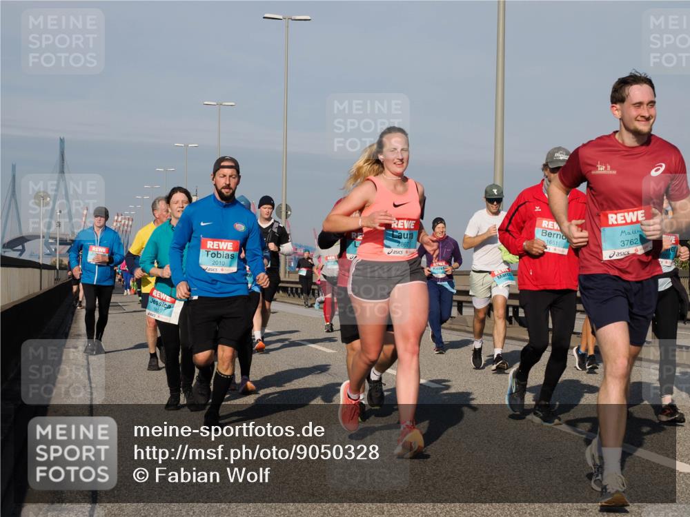 03.10.2025 - Köhlbrandbrückenlauf Fabian Wolf http://msf.ph/oto/9050328 03.10.2025 10:01:19 Position 3 1859, 2010, 2867, 1651, 3762 meine-sportfotos.de