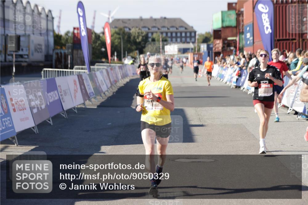 03.10.2025 - Köhlbrandbrückenlauf Jannik Wohlers http://msf.ph/oto/9050329 03.10.2025 13:08:05 Ziel 4107, 4184, 4357, 4395, 4639, 5959, 6022, 6244, 6348, 6409, 6635, 6752, 6774, 6824 meine-sportfotos.de