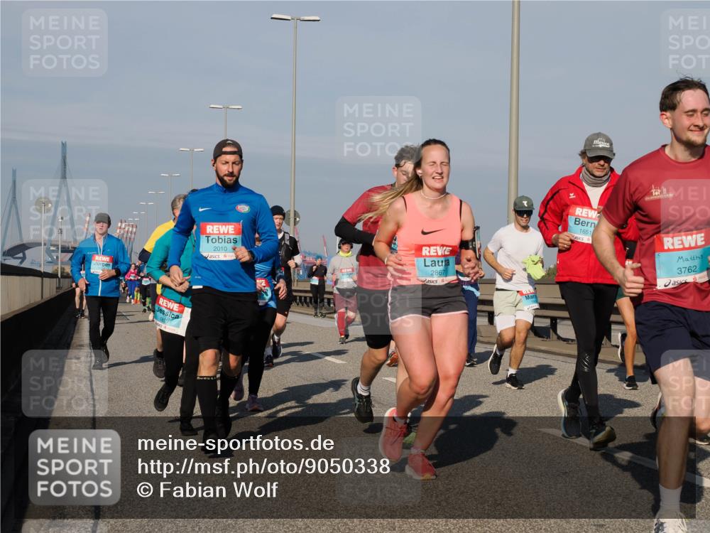 03.10.2025 - Köhlbrandbrückenlauf Fabian Wolf http://msf.ph/oto/9050338 03.10.2025 10:01:19 Position 3 1859, 2010, 2867, 1651, 3762 meine-sportfotos.de
