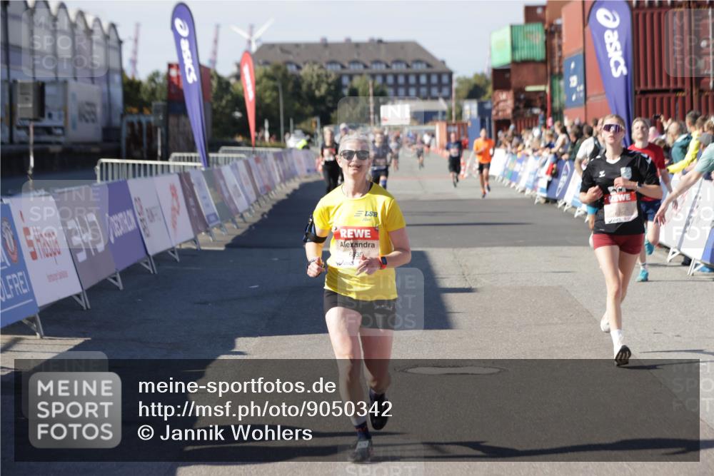 03.10.2025 - Köhlbrandbrückenlauf Jannik Wohlers http://msf.ph/oto/9050342 03.10.2025 13:08:05 Ziel 4107, 4184, 4357, 4395, 4639, 5959, 6022, 6244, 6348, 6409, 6635, 6752, 6774, 6824 meine-sportfotos.de