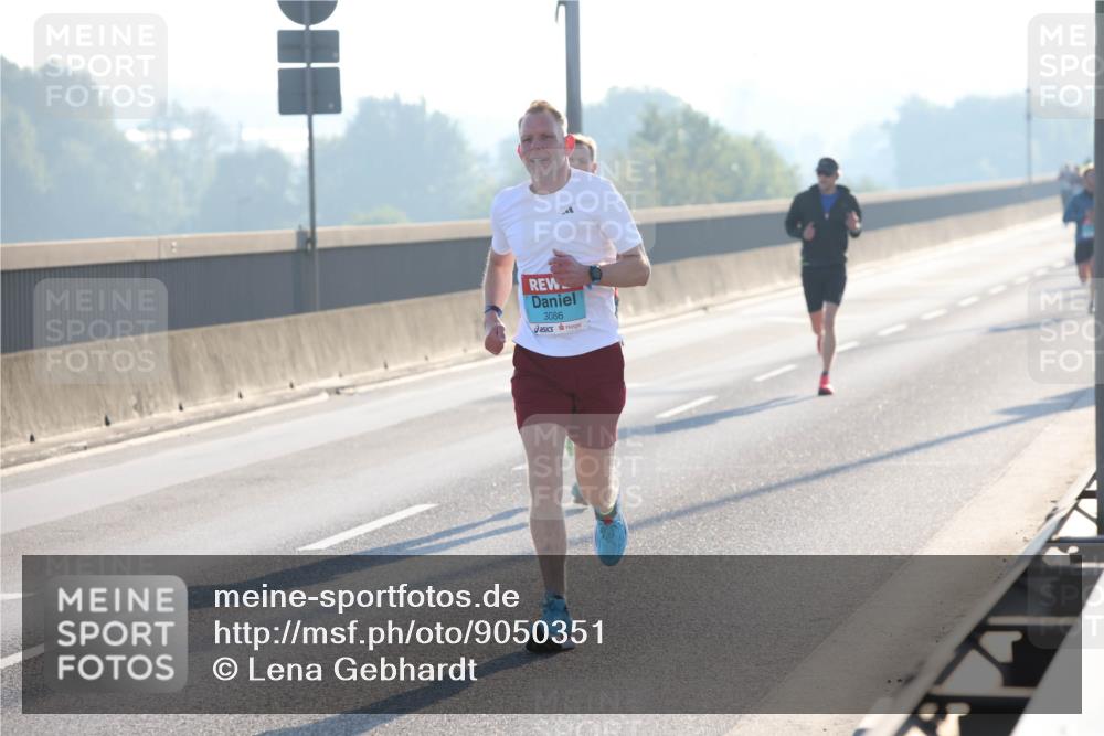 03.10.2025 - Köhlbrandbrückenlauf Lena Gebhardt http://msf.ph/oto/9050351 03.10.2025 09:13:58 Position 1 3086 meine-sportfotos.de