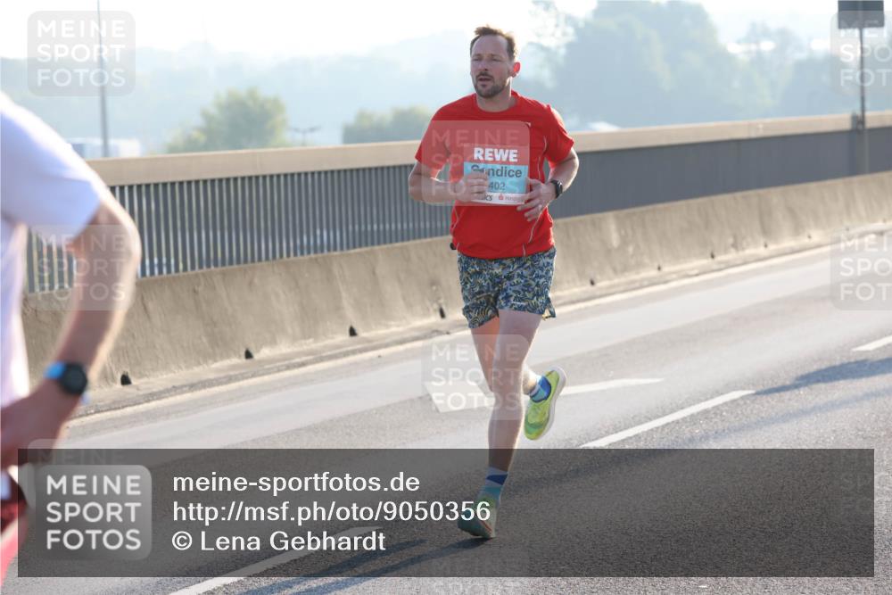 03.10.2025 - Köhlbrandbrückenlauf Lena Gebhardt http://msf.ph/oto/9050356 03.10.2025 09:14:00 Position 1 402 meine-sportfotos.de