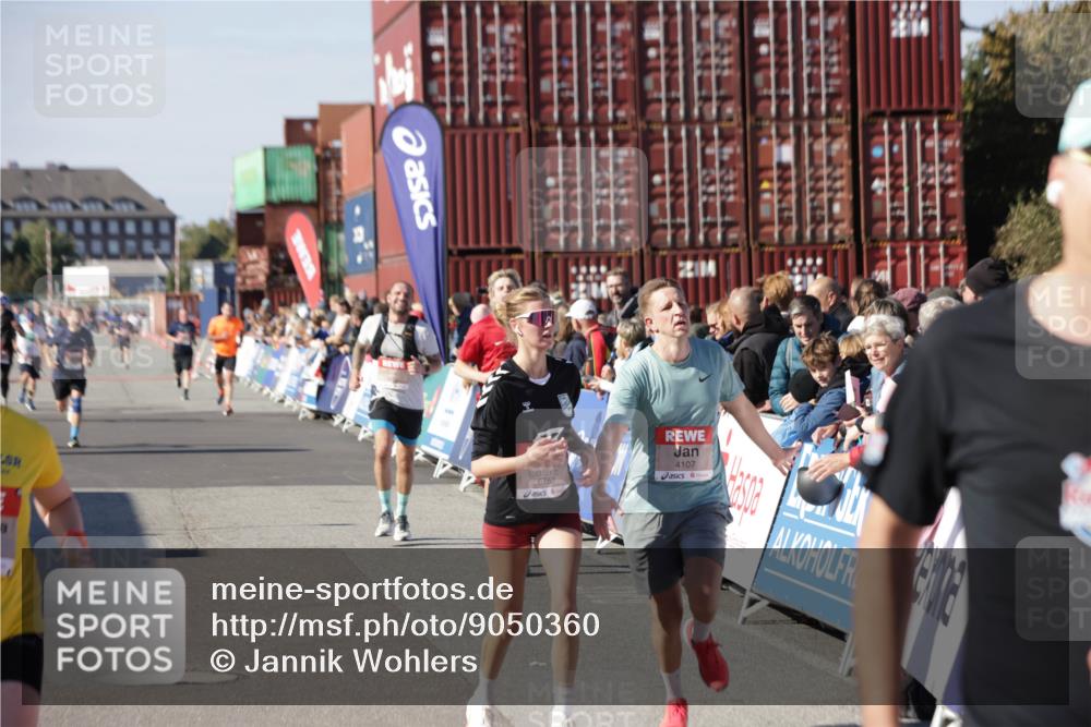 03.10.2025 - Köhlbrandbrückenlauf Jannik Wohlers http://msf.ph/oto/9050360 03.10.2025 13:08:06 Ziel 4107, 4184, 4357, 4395, 4409, 4639, 5959, 6022, 6244, 6348, 6409, 6635, 6752, 6774, 6824 meine-sportfotos.de