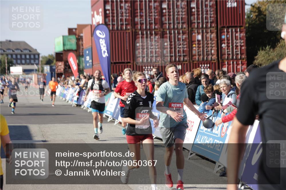 03.10.2025 - Köhlbrandbrückenlauf Jannik Wohlers http://msf.ph/oto/9050367 03.10.2025 13:08:06 Ziel 4107, 4184, 4357, 4395, 4409, 4639, 5959, 6022, 6244, 6348, 6409, 6635, 6752, 6774, 6824 meine-sportfotos.de