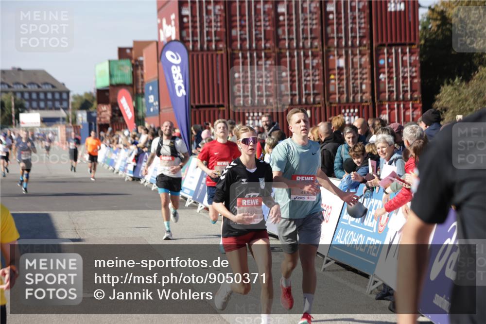 03.10.2025 - Köhlbrandbrückenlauf Jannik Wohlers http://msf.ph/oto/9050371 03.10.2025 13:08:06 Ziel 4107, 4184, 4357, 4395, 4409, 4639, 5959, 6022, 6244, 6348, 6409, 6635, 6752, 6774, 6824 meine-sportfotos.de