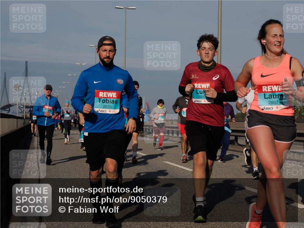 03.10.2025 - Köhlbrandbrückenlauf Fabian Wolf http://msf.ph/oto/9050379 03.10.2025 10:01:20 Position 3 2010, 2009, 2867 meine-sportfotos.de