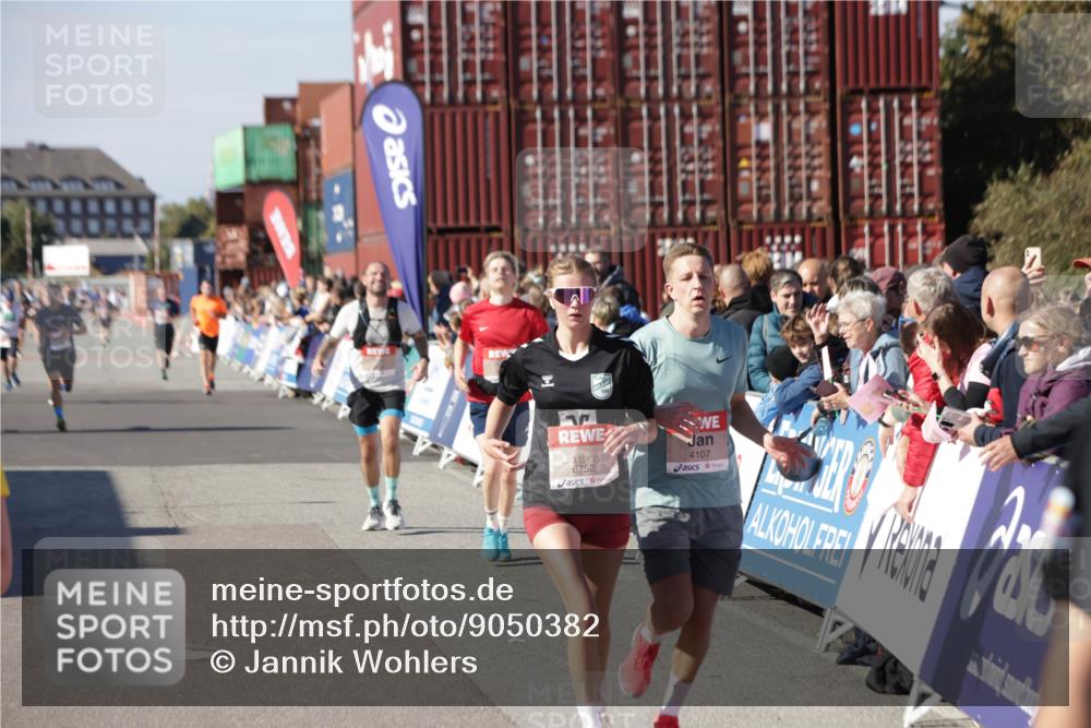03.10.2025 - Köhlbrandbrückenlauf Jannik Wohlers http://msf.ph/oto/9050382 03.10.2025 13:08:06 Ziel 4107, 4184, 4357, 4395, 4409, 4639, 5959, 6022, 6244, 6348, 6409, 6635, 6752, 6774, 6824 meine-sportfotos.de