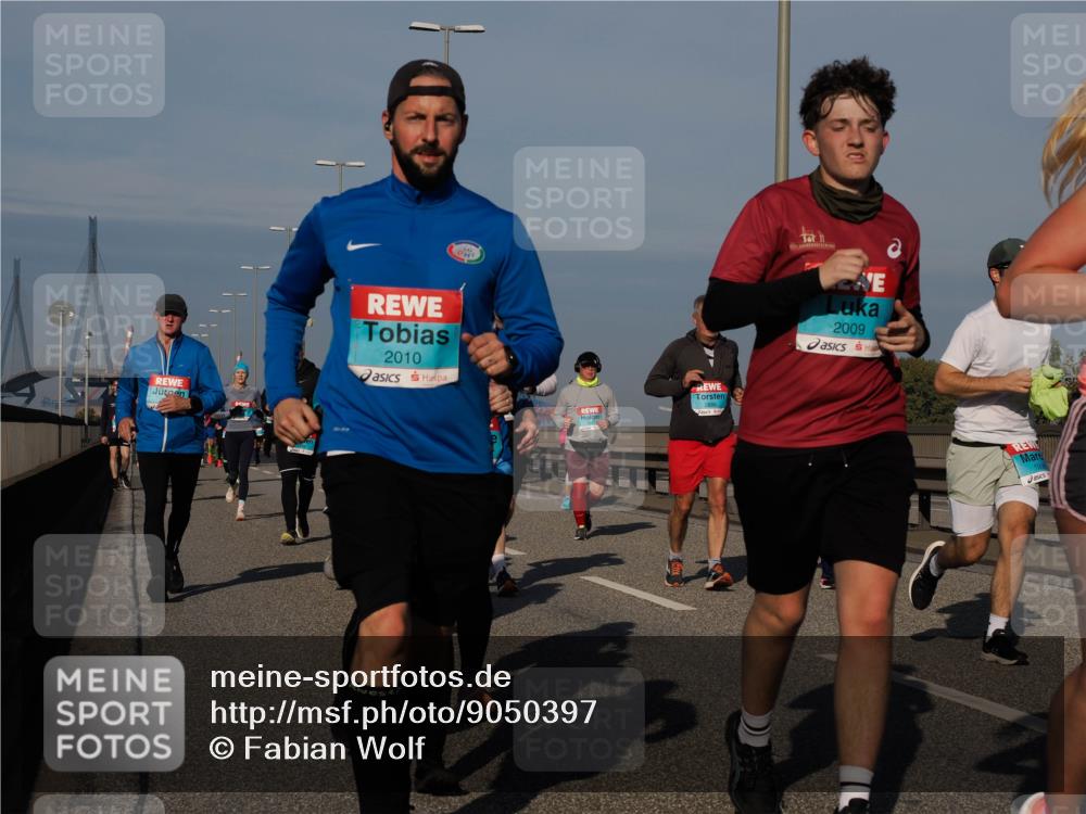 03.10.2025 - Köhlbrandbrückenlauf Fabian Wolf http://msf.ph/oto/9050397 03.10.2025 10:01:21 Position 3 2010, 2009 meine-sportfotos.de