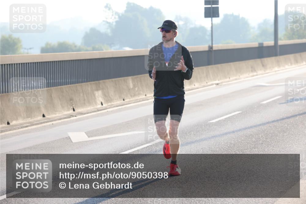 03.10.2025 - Köhlbrandbrückenlauf Lena Gebhardt http://msf.ph/oto/9050398 03.10.2025 09:14:03 Position 1  meine-sportfotos.de
