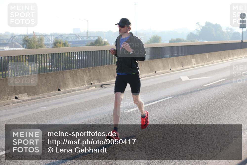 03.10.2025 - Köhlbrandbrückenlauf Lena Gebhardt http://msf.ph/oto/9050417 03.10.2025 09:14:05 Position 1  meine-sportfotos.de