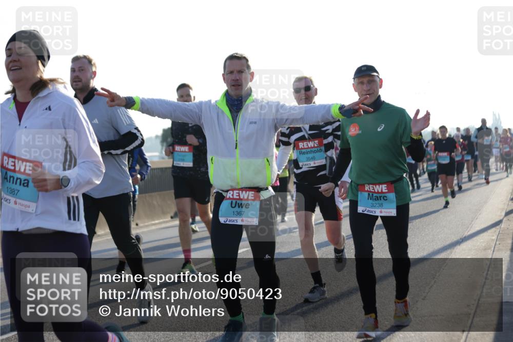 03.10.2025 - Köhlbrandbrückenlauf Jannik Wohlers http://msf.ph/oto/9050423 03.10.2025 09:18:46 Position 3 1387, 1367, 3540, 3238 meine-sportfotos.de