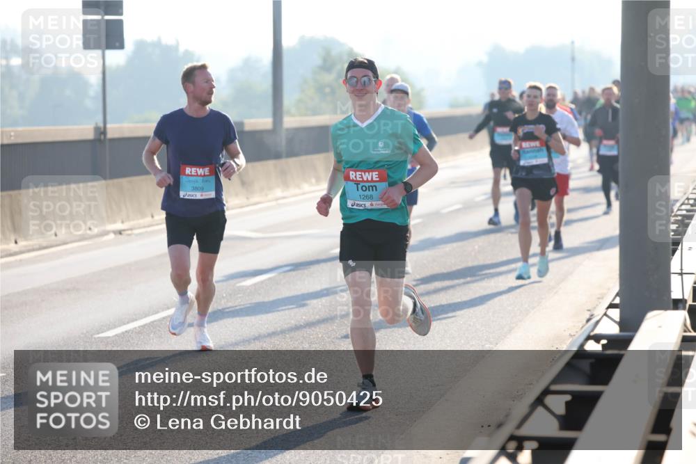 03.10.2025 - Köhlbrandbrückenlauf Lena Gebhardt http://msf.ph/oto/9050425 03.10.2025 09:14:12 Position 1 3809, 1268 meine-sportfotos.de