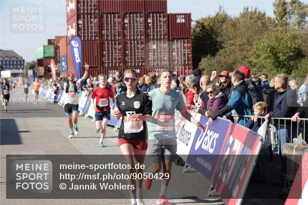 03.10.2025 - Köhlbrandbrückenlauf Jannik Wohlers http://msf.ph/oto/9050429 03.10.2025 13:08:07 Ziel 4107, 4184, 4357, 4395, 4409, 5959, 6022, 6348, 6635, 6752, 6774, 6824 meine-sportfotos.de