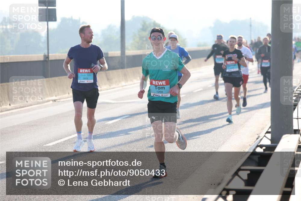 03.10.2025 - Köhlbrandbrückenlauf Lena Gebhardt http://msf.ph/oto/9050433 03.10.2025 09:14:12 Position 1 3809, 1268 meine-sportfotos.de