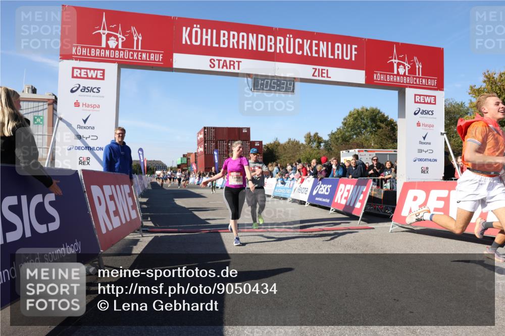 03.10.2025 - Köhlbrandbrückenlauf Lena Gebhardt http://msf.ph/oto/9050434 03.10.2025 13:05:34 Ziel 4011, 4062, 4161, 4278, 4384, 4584, 5468, 6281 meine-sportfotos.de